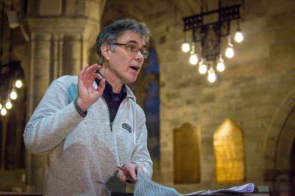 Alistair Warwick conducting Stirling University Choir (elainehill.photography)