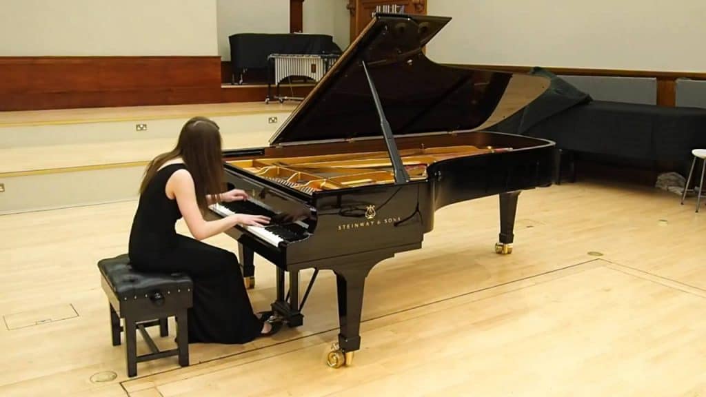 Ailsa-Aitkenhead-playing-Rachmaninov