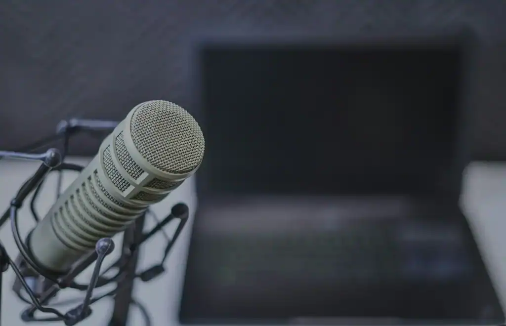 Microphone And Laptop (dan Lefebvre Cvi8viahu04 Unsplash)